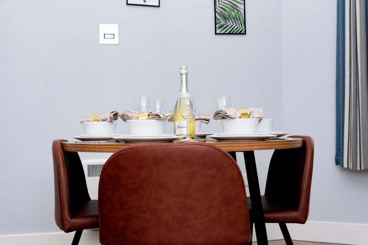 Wrexham Central Stay - Apartment Six 외부 사진