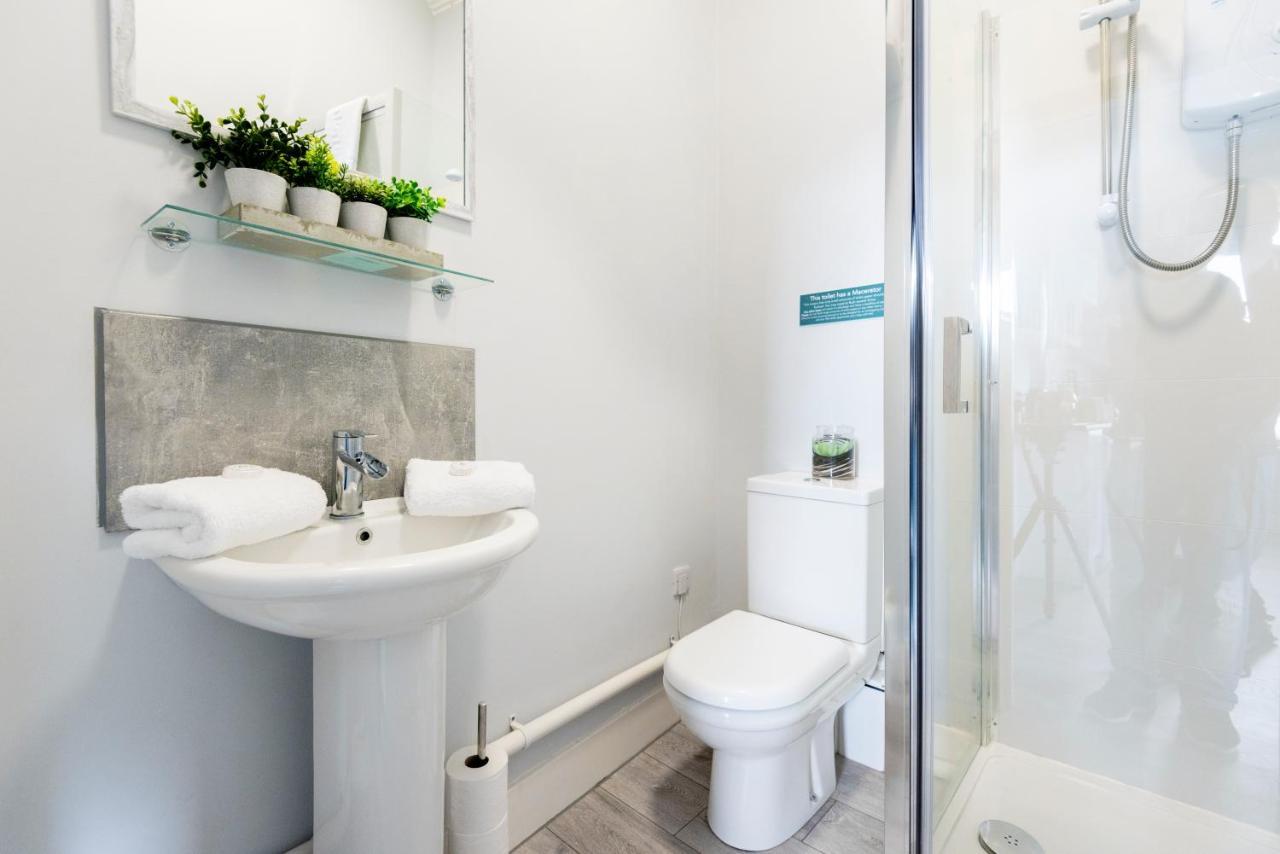Wrexham Central Stay - Apartment Six 외부 사진